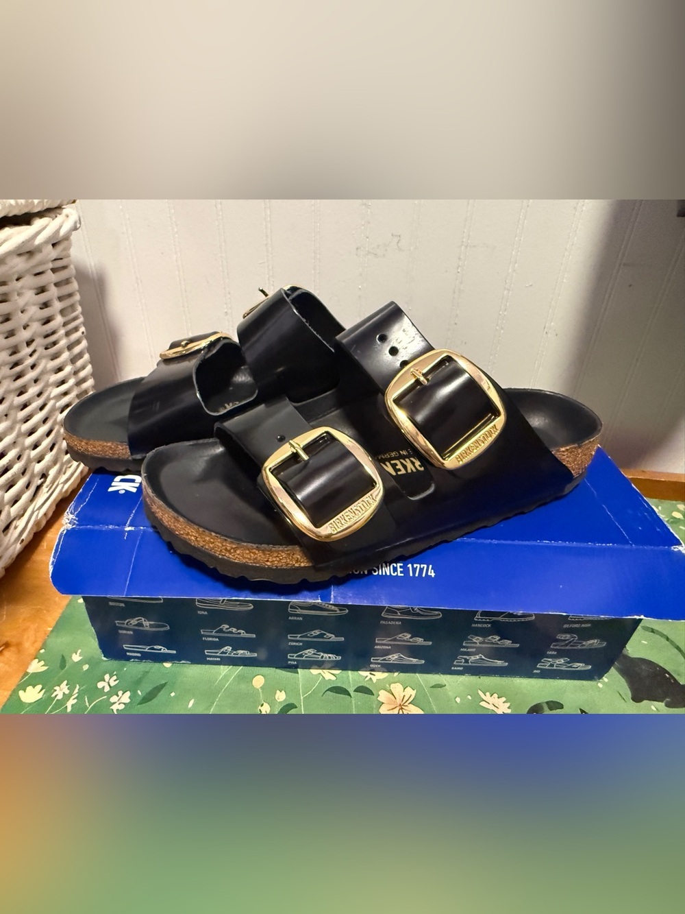 Birkenstock Arizona Big Buckle High Shine Sandals BRAND NEW WITH BOX black gold